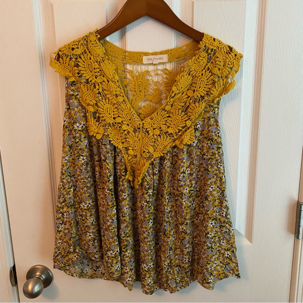 Solitaire Yellow Crochet Trim Floral Tank Top Size Small